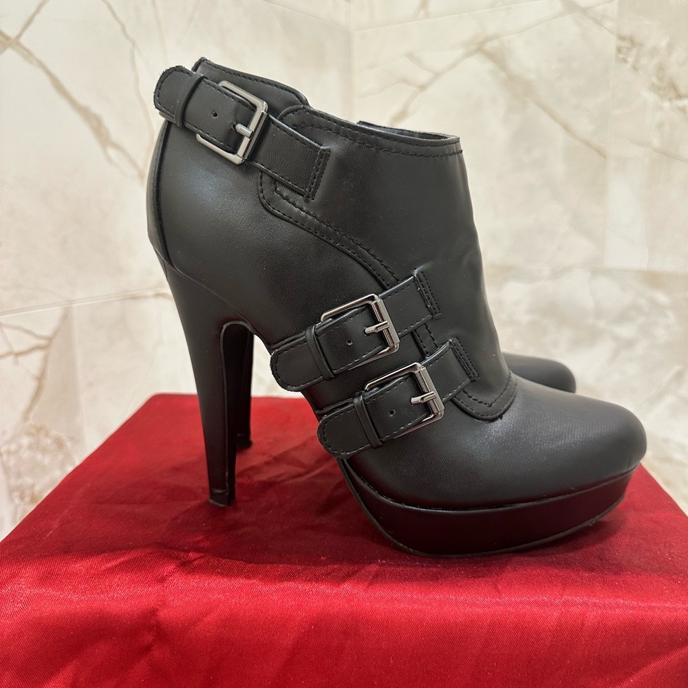 Guess Black Heeled Boots with Buckle Straps
